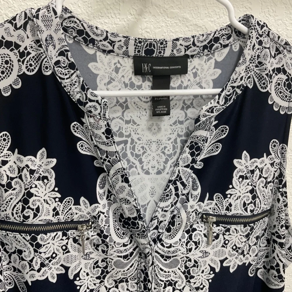 NWOT Inc Black and White Top xl - Picture 2 of 2